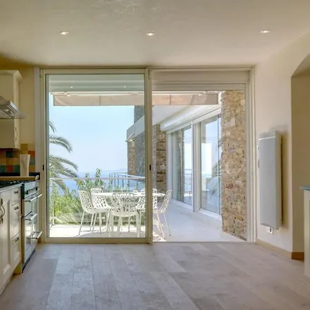 Holiday home La Fossette Sleeps 12 Pool Air Con Wifi Le Lavandou