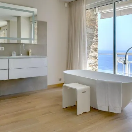 Holiday home La Fossette Sleeps 12 Pool Air Con Wifi